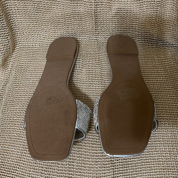 Silver rhinestone flip flops by Comfort Foam. - Picture 2 of 2